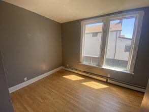 323-323 Pearl St in Thunder Bay, ON - Building Photo - Building Photo