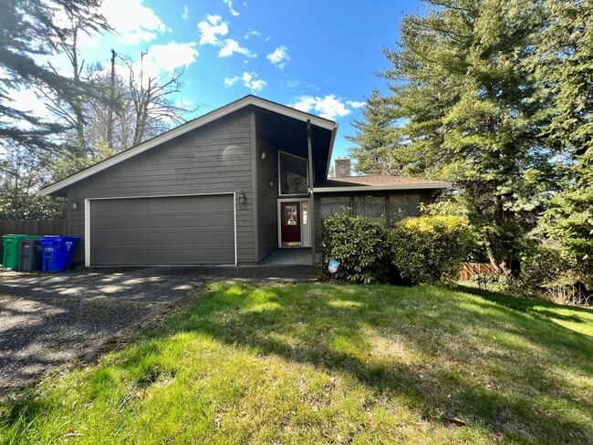 1061 SW Chastain Dr in Gresham, OR - Building Photo - Building Photo