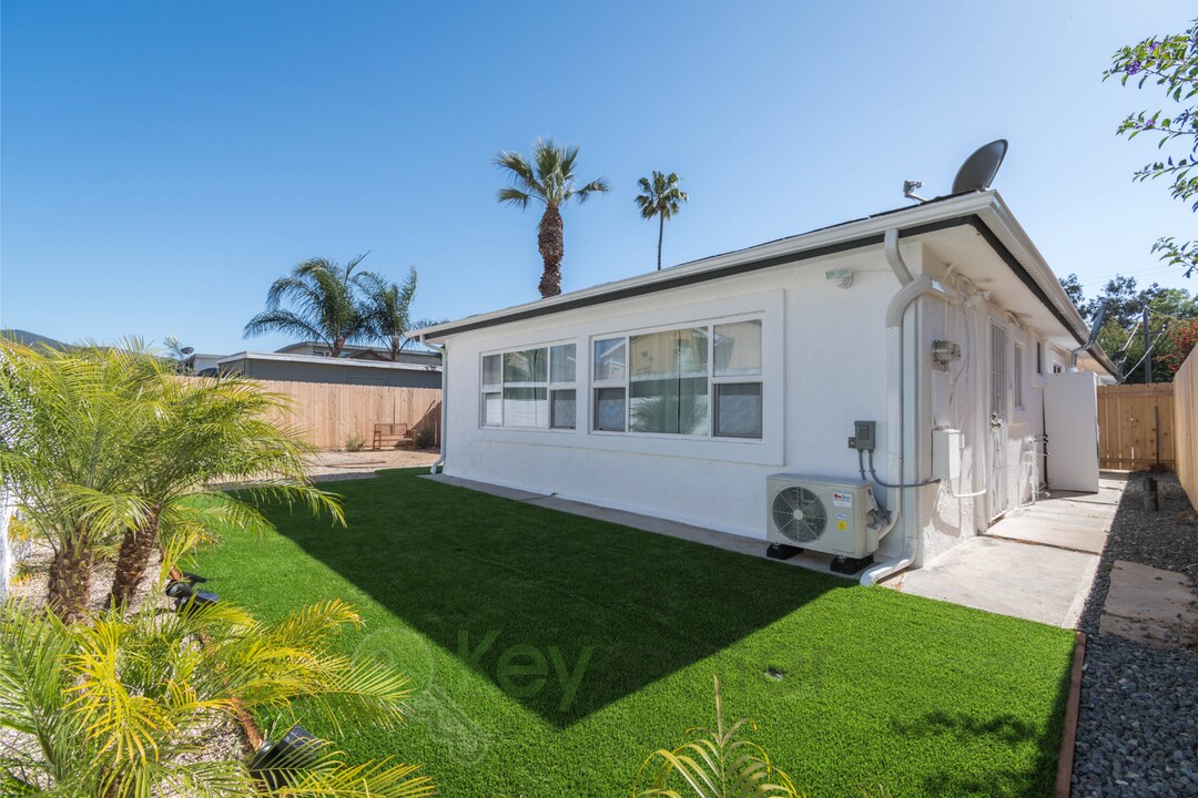 155 Johnston Ln in San Marcos, CA - Building Photo
