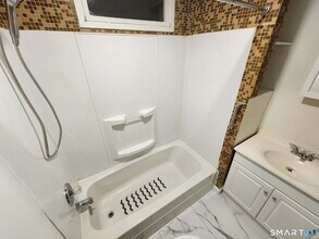 143 Curtis St in Meriden, CT - Building Photo - Building Photo