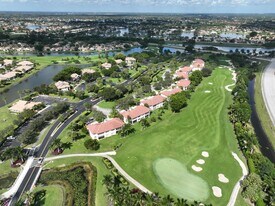 8082 Aberdeen Dr in Boynton Beach, FL - Building Photo