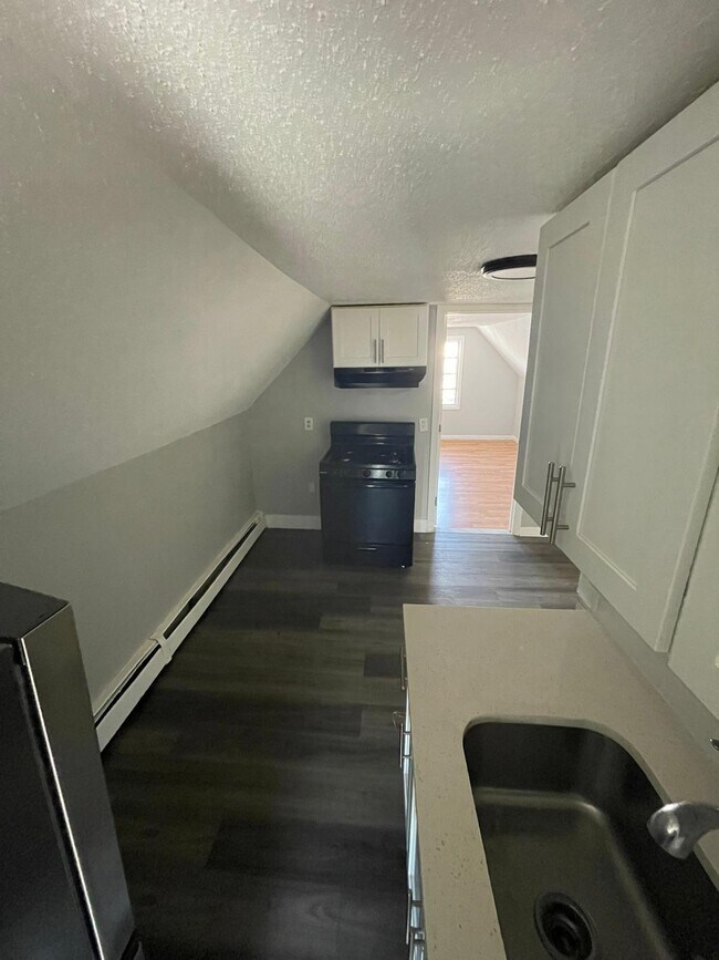 206 Peshine Ave, Unit 2 in Newark, NJ - Building Photo - Building Photo