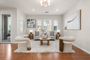 104 N Hummingbird Ln in San Mateo, CA - Building Photo