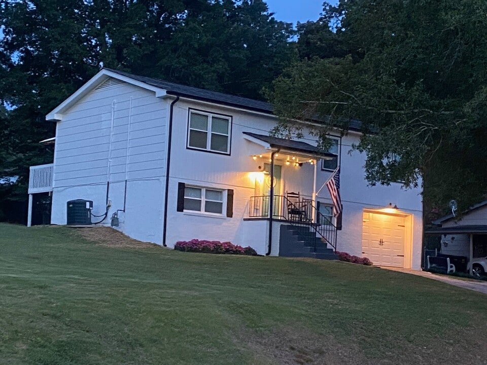 8634 Camp Columbus Rd in Hixson, TN - Building Photo