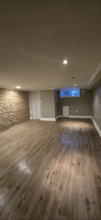 137 Rochester Pl, Unit Basement in Baltimore, MD - Building Photo