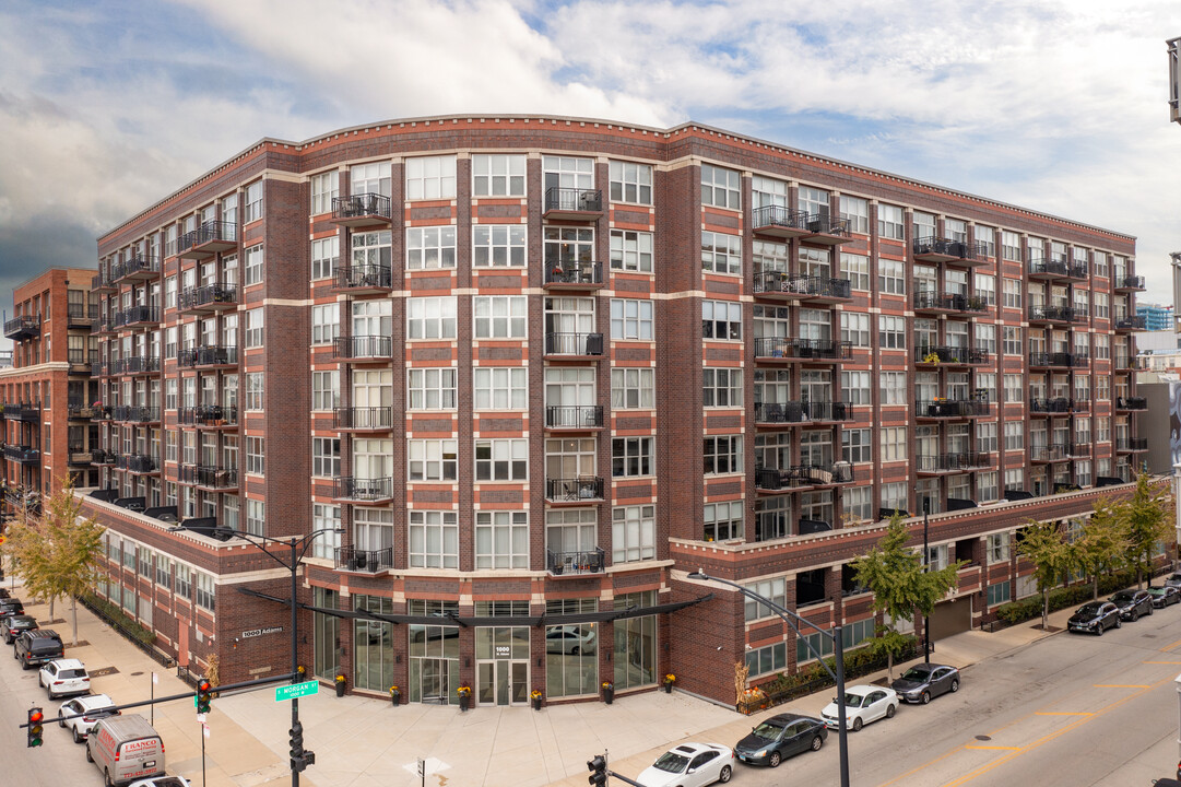 West Loop Gate in Chicago, IL - Building Photo