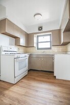 2555 W Catalpa Ave, Unit C4 in Chicago, IL - Building Photo