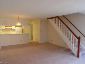 400 Bracknell Arch, Unit K in Chesapeake, VA - Building Photo - Building Photo