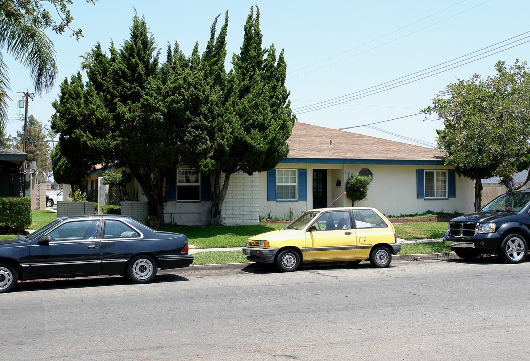 147 E Wilken Way in Anaheim, CA - Building Photo