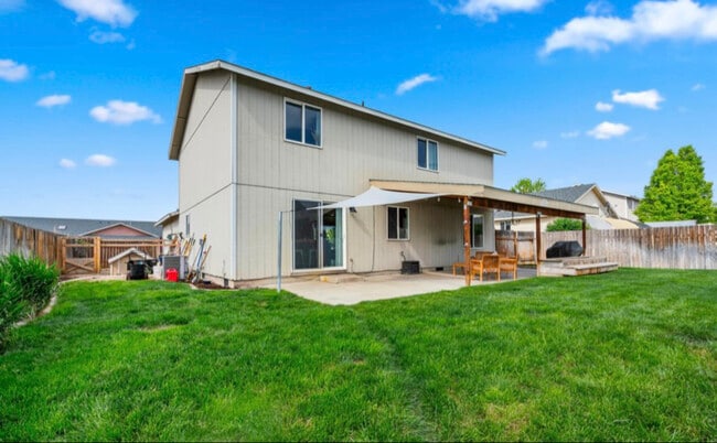 108 Clemans Ave in Moxee, WA - Building Photo - Building Photo