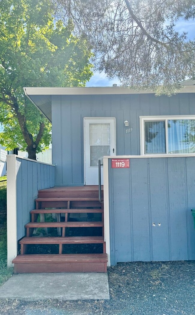 1119 Alameda in Klamath Falls, OR - Building Photo - Building Photo