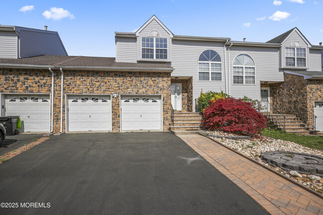 property at 17 Kingfisher Ct