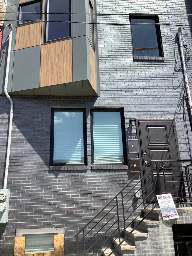 2111 W Seybert St, Unit A in Philadelphia, PA - Building Photo - Building Photo