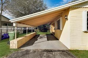 6821 SW 10th St in Pembroke Pines, FL - Building Photo - Building Photo