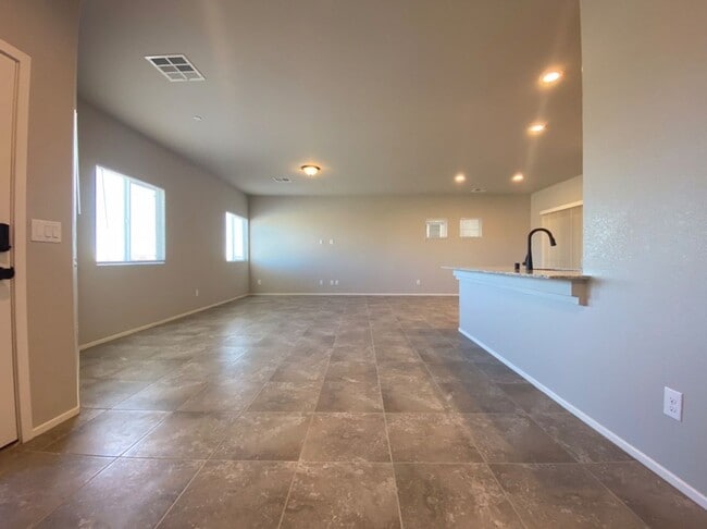 4451 Sapphire Moon Ave in North Las Vegas, NV - Building Photo - Building Photo
