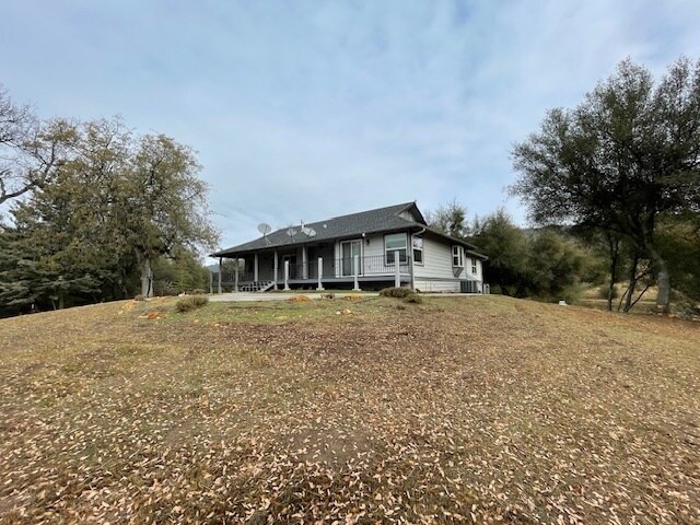 46596 Wallu Ln in Ahwahnee, CA - Building Photo