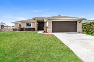 312 Radford Ave in Lehigh Acres, FL - Building Photo