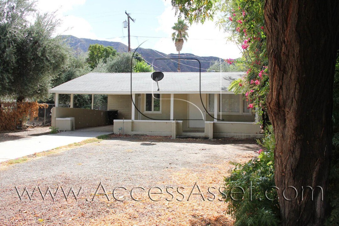 17653 Raley Ave in Lake Elsinore, CA - Foto de edificio