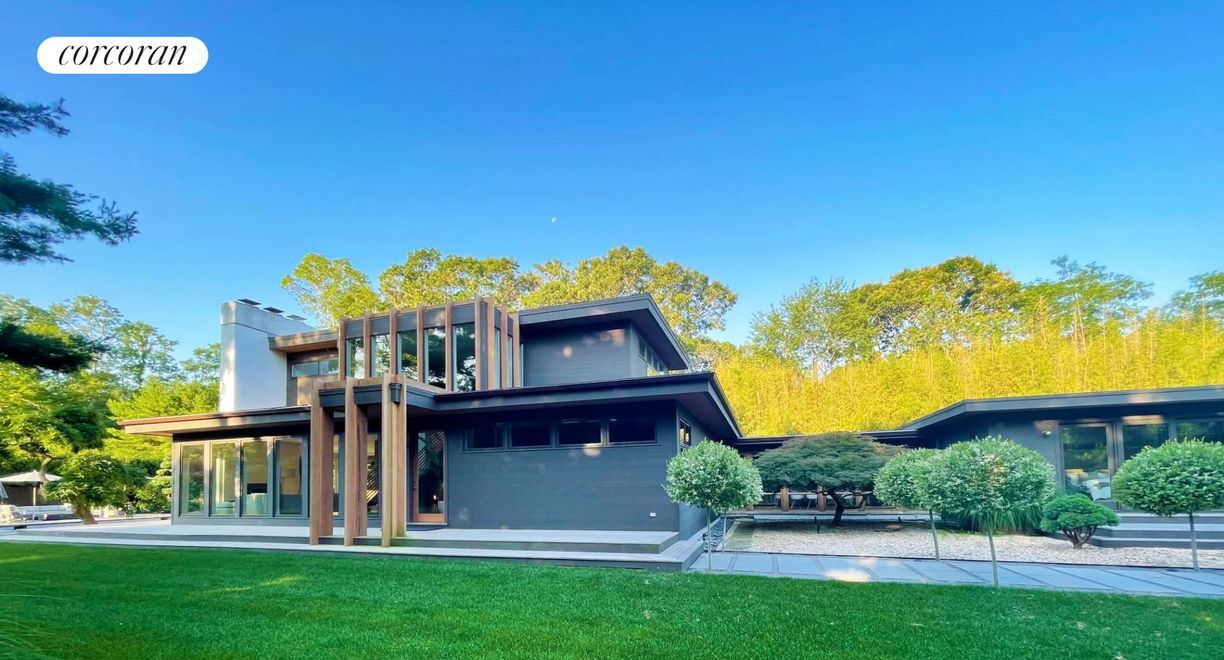 132 Old Stone Hwy in East Hampton, NY - Building Photo