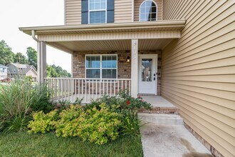1051 Castlerock Dr in Clarksville, TN - Building Photo - Building Photo
