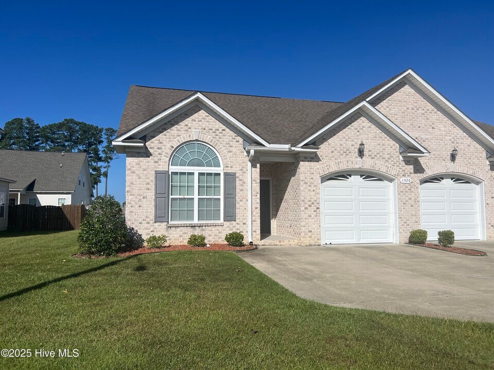 1920 Leighton Dr in Greenville, NC - Building Photo