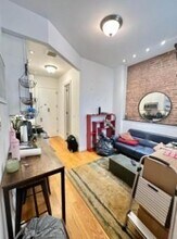 749 9th Ave in New York, NY - Foto de edificio - Building Photo