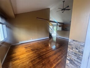 8 Tobias St in Hicksville, NY - Building Photo - Building Photo