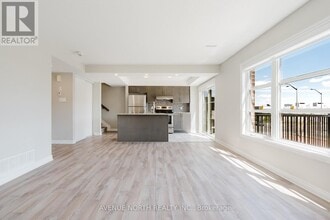 735 Chapman Mills Dr in Ottawa, ON - Building Photo - Building Photo
