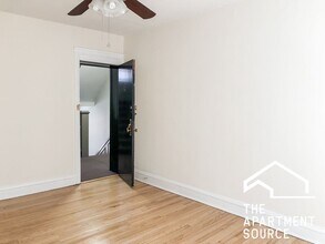 518 W Cornelia Ave, Unit 216 in Chicago, IL - Building Photo - Building Photo