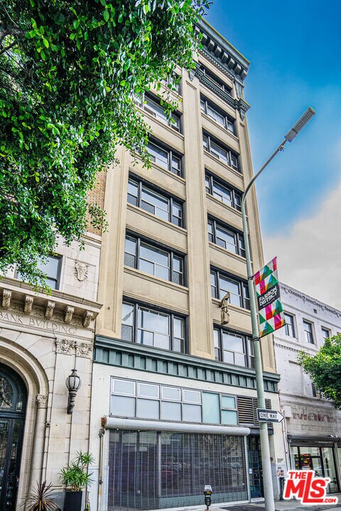 812 S Spring St in Los Angeles, CA - Building Photo - Building Photo