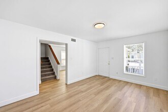 353 Leawood Cir in Naples, FL - Building Photo - Building Photo