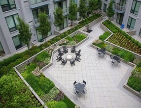 121 Towne Apartments in Stamford, CT - Foto de edificio - Building Photo