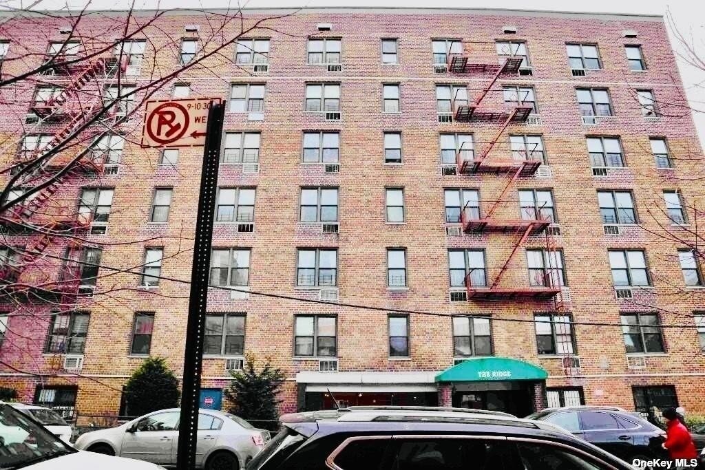 41-34 Frame Pl-Unit -6F in Queens, NY - Building Photo