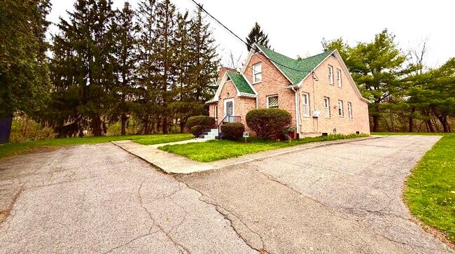 99 Castle Creek Rd in Binghamton, NY - Building Photo - Building Photo