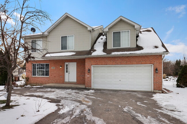 property at 1462 Glen Ellyn Rd