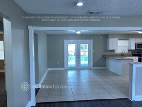 205 S Kingsway Rd in Seffner, FL - Foto de edificio - Building Photo