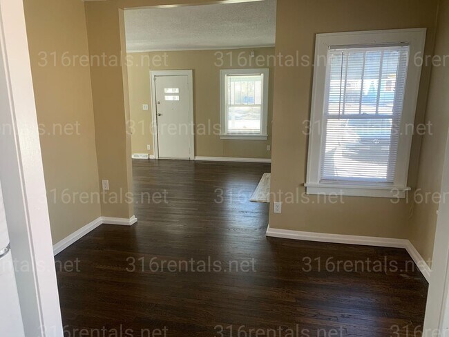 830 N Pershing Ave in Wichita, KS - Building Photo - Building Photo