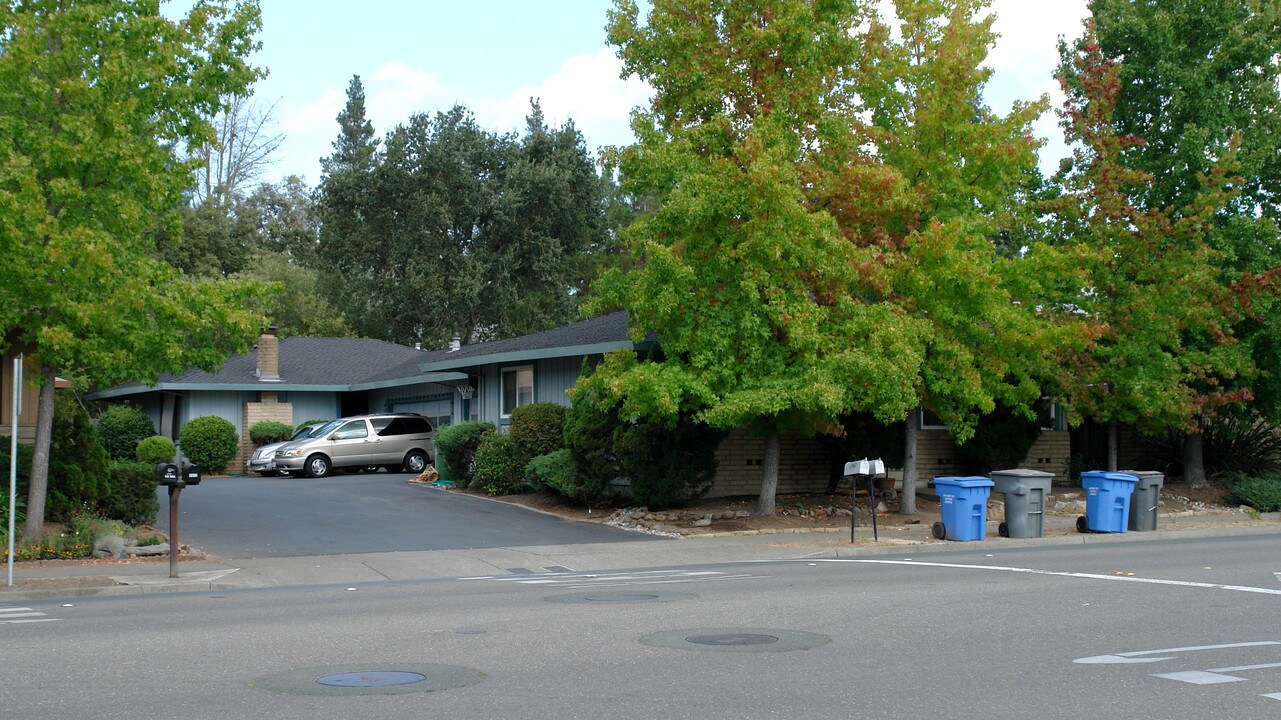 5965 Montecito Blvd in Santa Rosa, CA - Building Photo