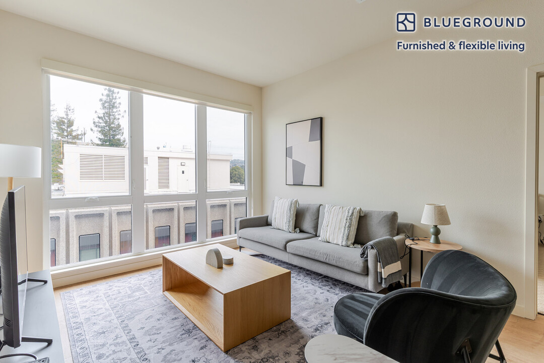 240 W MacArthur Blvd, Unit FL4-ID1816 in Oakland, CA - Foto de edificio