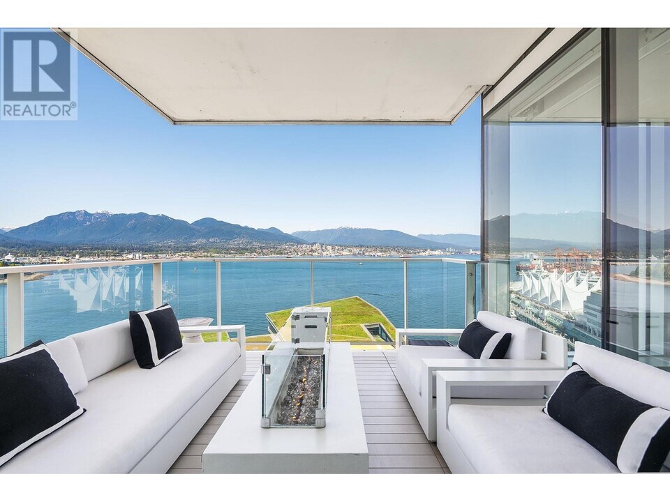 1011-1011 W Cordova St in Vancouver, BC - Building Photo