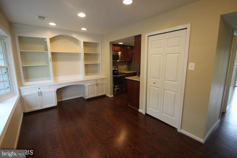 8987 McDowell Common in Manassas, VA - Building Photo