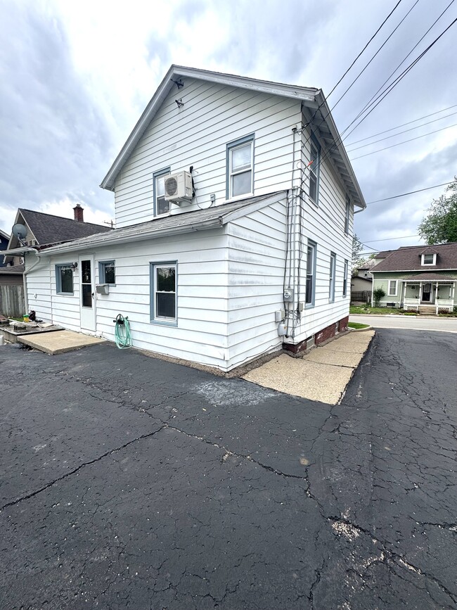 567 N Walnut St in Wooster, OH - Building Photo - Building Photo