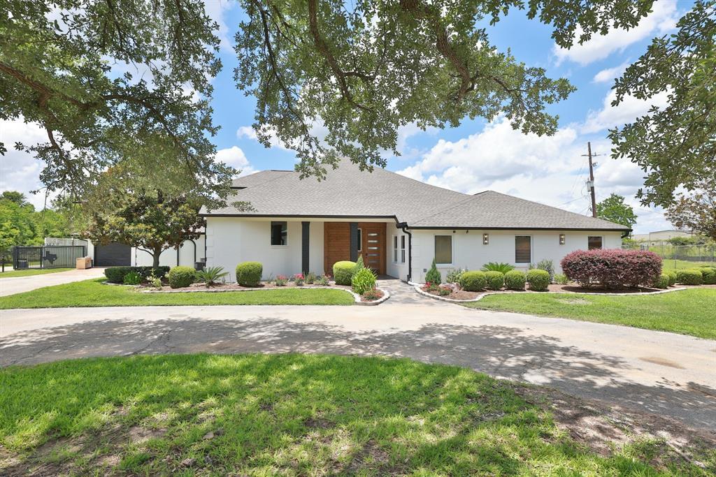 16435 Telge Rd in Cypress, TX - Building Photo