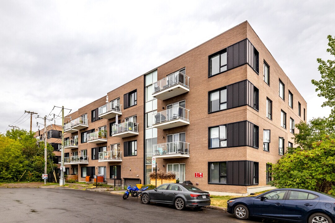 2500 Chassé Pl in Montréal, QC - Building Photo