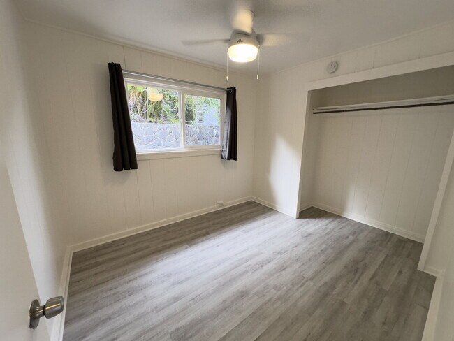 1301 Kuuna St in Kailua, HI - Building Photo - Building Photo