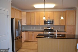 13724 Neil Armstrong Ave in Herndon, VA - Building Photo - Building Photo