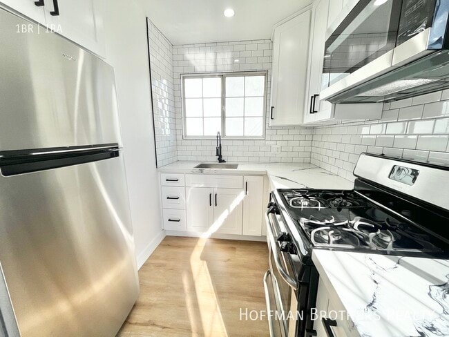 1403 N Vista St in Los Angeles, CA - Building Photo - Building Photo