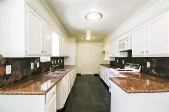 1312 Francis St in Carrollton, TX - Foto de edificio - Building Photo