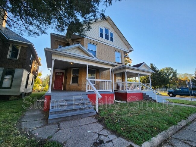 property at 1028 S 8th St