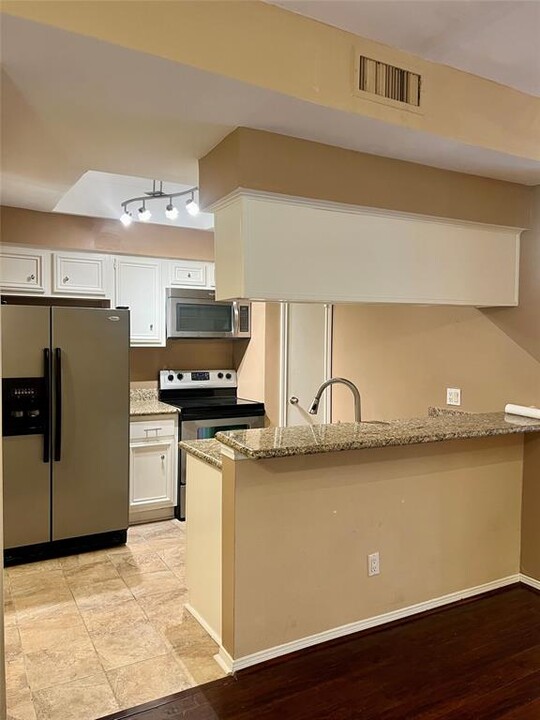 2220 Bering Dr in Houston, TX - Building Photo